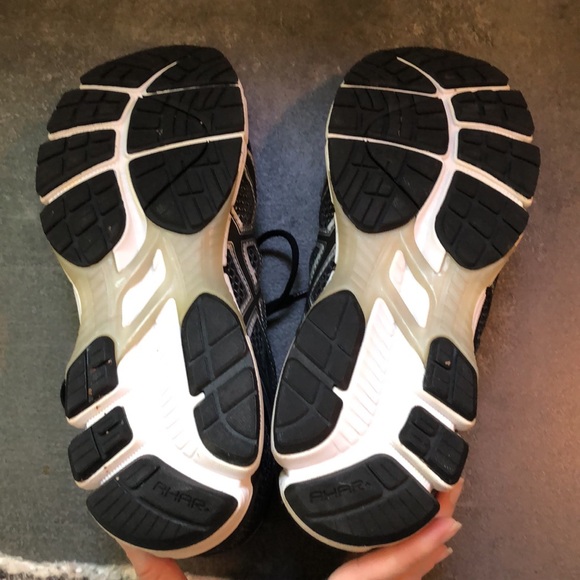 Grouping of designer sneakers - Picture 10 of 13